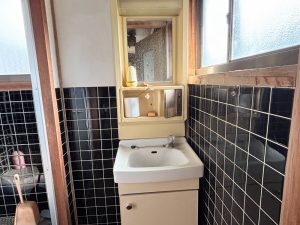 離れ１F洗面とトイレ